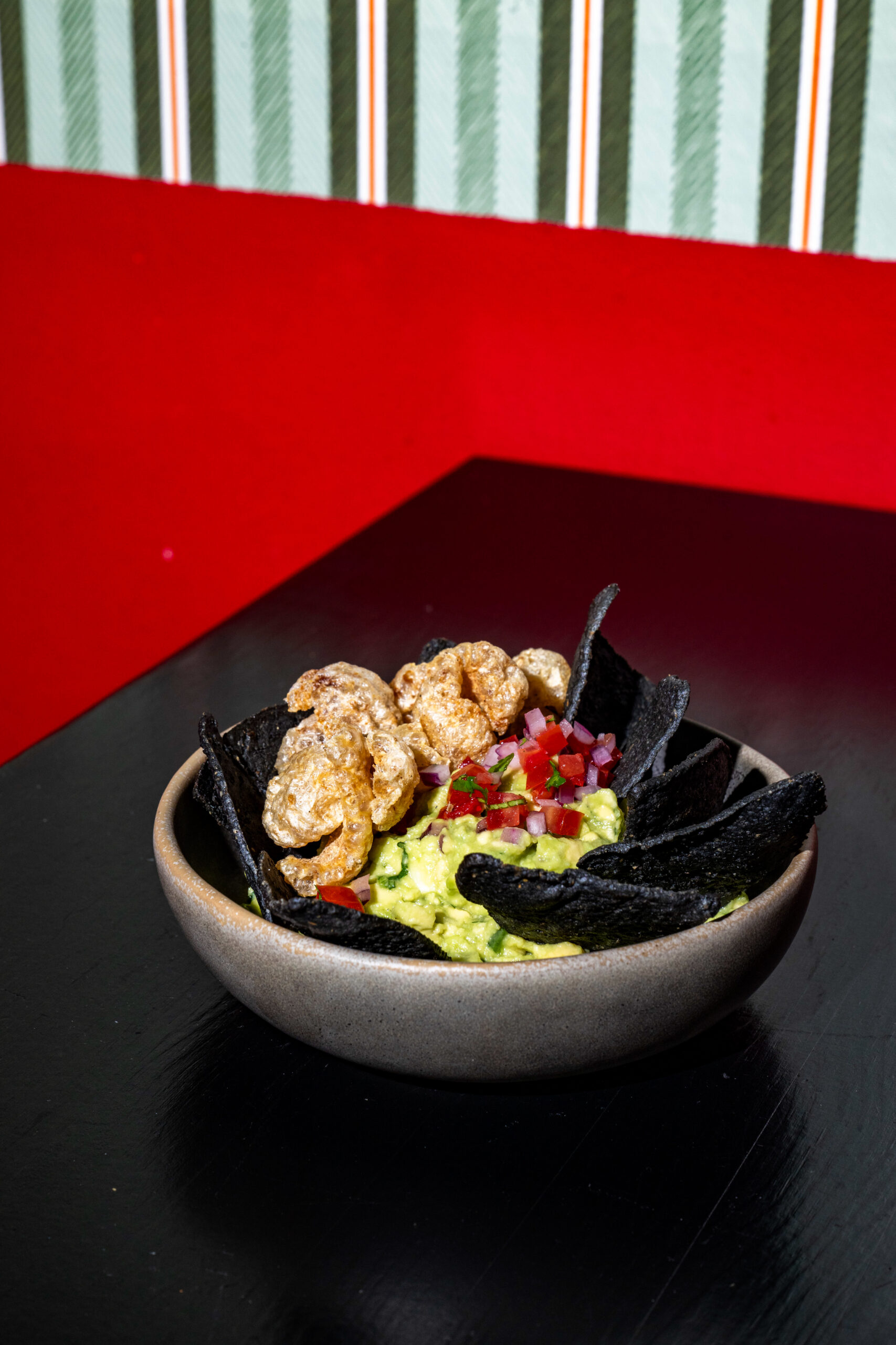 Totopos con guacamole